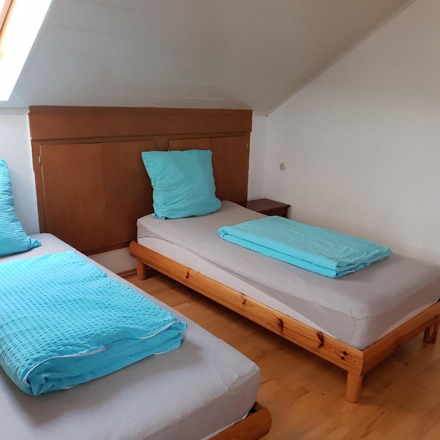 Ferienhaus Rhoenspass Mosbach  Eksteriør billede